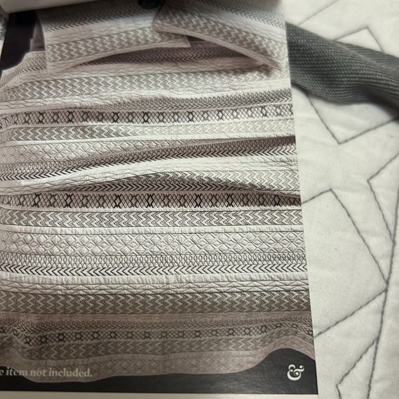 King size quilt - Picture 2 of 2